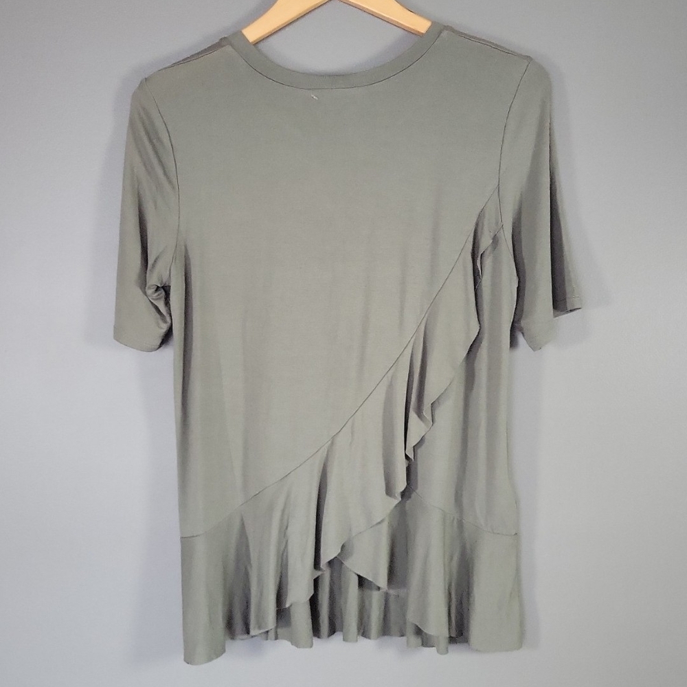 BCBGeneration Asymmetrical Ruffled Top Size M - Picture 8 of 8